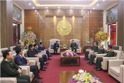 Tỉnh Thái Nguyên tặng hoa chúc mừng Bộ Tư lệnh Quân khu nhân dịp Kỷ niệm 79 năm Ngày thành lập Quân đội nhân dân Việt Nam